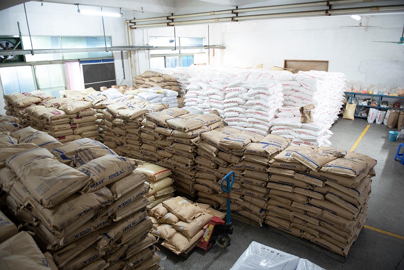 世邦注塑加工塑膠材料倉(cāng)